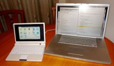 Eee obok 17-calowego MacBooka Pro