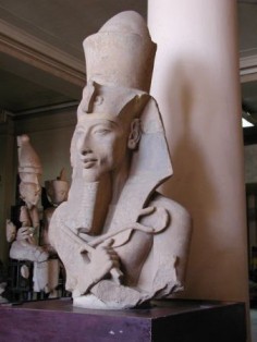 Popiersie Echnatona w Muzeum Egipskim w Kairze© Gérard Ducherlicencja: Creative Commons