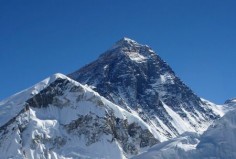 Mount Everest© Blowlandlicencja: Creative Commons