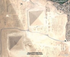 Egipskie piramidy z satelity