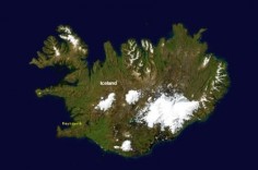 Islandia z kosmosuVatnajökull to biała plama w prawym dolnym rogu