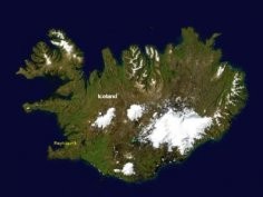 Islandia z kosmosuVatnajökull to biała plama w prawym dolnym rogu