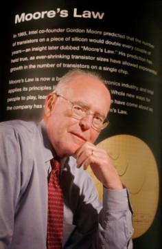 Gordon Moore w 2005 roku© Intel