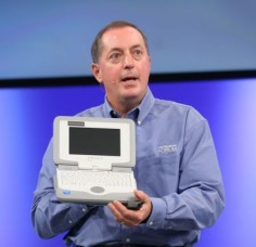 Paul Otellini, prezes Intela, prezentuje Classmate PC© Intel