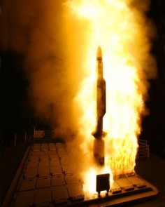 Lake Erie wystrzeliwuje rakietę© Missile Defense Agency