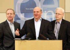 Od lewej: Brad Smith, Steve Ballmer, Ray Ozzie© Microsoft