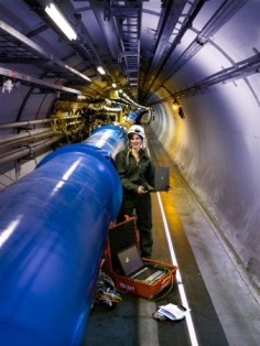 Wnętrze Wielkiego Zderzacza Hadronów© CERN