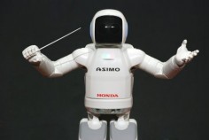 ASIMO dyryguje© Detroit Symphony Orchestra