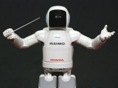 ASIMO dyryguje© Detroit Symphony Orchestra