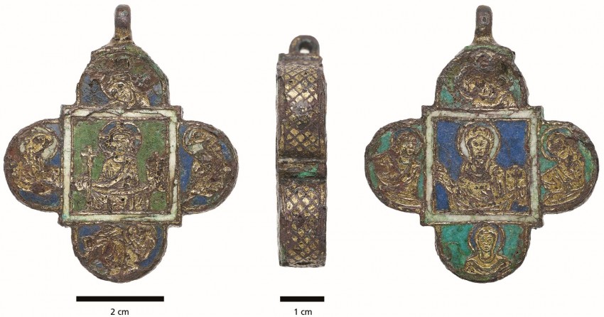 Neutrons have allowed a peek inside a medieval necklace that scientists have been unable to open