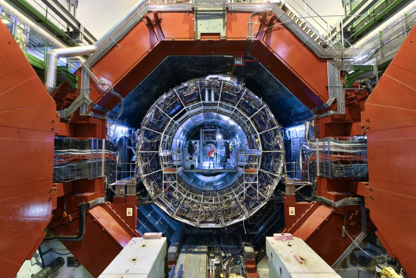 Wielki Zderzacz Hadronów zamienia ołów w złoto metodą transmutacji elektromagnetycznej