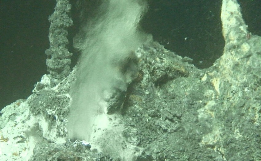 Zimowe wstrząsy sejsmiczne odpowiadają za letnie zakwity fitoplanktonu wokół Antarktydy