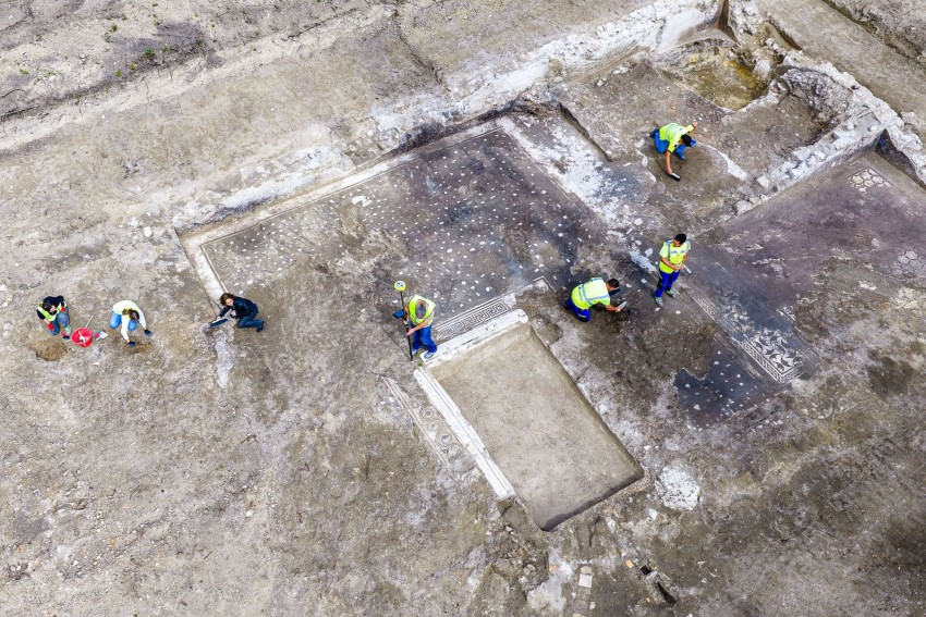 Szabrownicy z koparkami odkryli nieznaną rzymską willę koło Castel di Guido