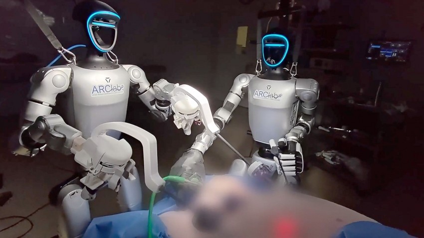 Humanoidalne roboty na sali operacyjnej