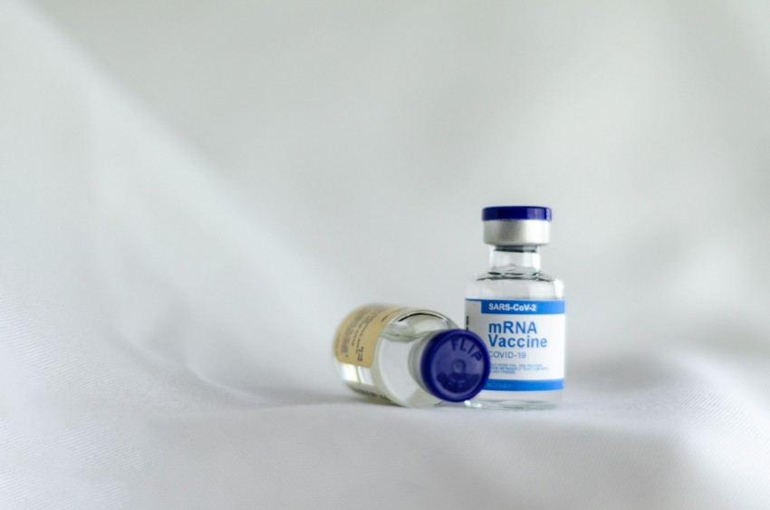 Szczepionki mRNA stabilne w temperaturze pokojowej dzięki AI