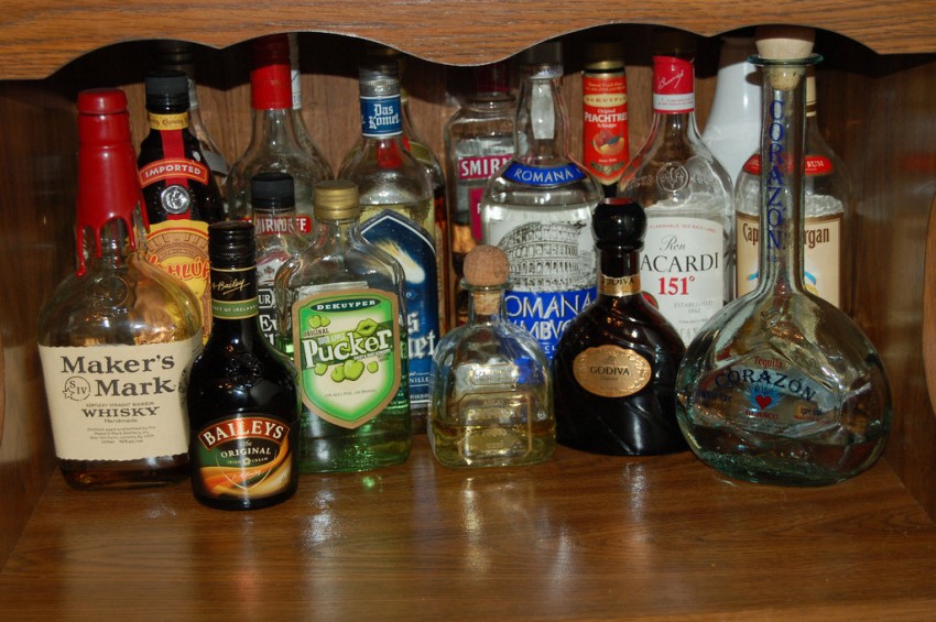https://kopalniawiedzy.pl/media/lib/86/alkohol-b429a067b72f4d0b750afd0dd0873995.jpg